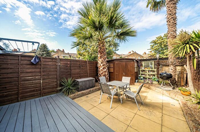 1 Bedroom Flat For Sale In Denison Road, London, SW19