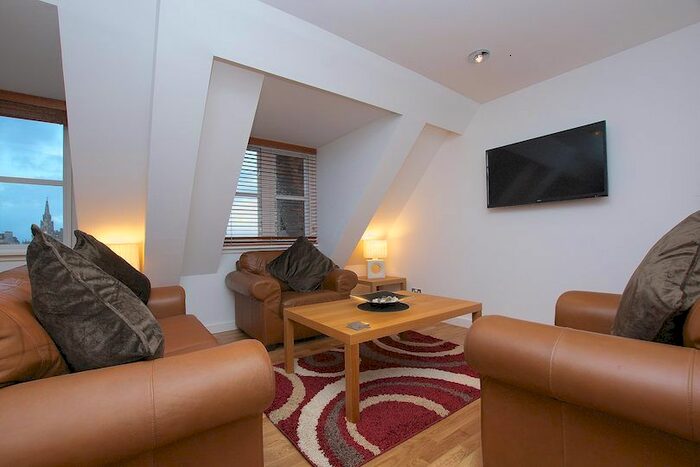 2 Bedroom Flat To Rent In Drummond Street, Edinburgh, EH8