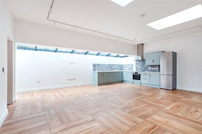 1 Bedroom Bungalow To Rent In Corkran Road, The Drive, Surbiton, KT6