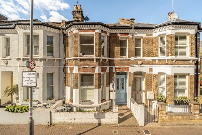 2 Bedroom Flat For Sale In Shuttleworth Road, Battersea, SW11