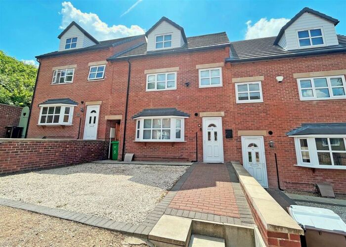 4 Bedroom Town House To Rent In Dakeyne Mews, Nottingham, NG3