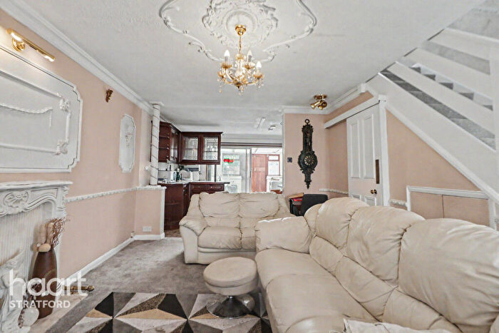 4 Bedroom End Of Terrace House To Rent In Young Road, London, E16