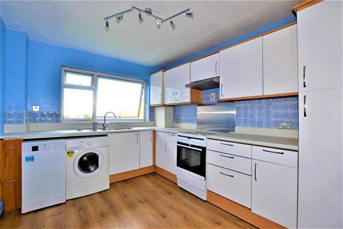 2 Bedroom Flat To Rent In Harcourt Road, Wallington, SM6