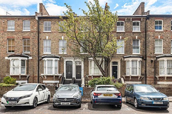2 Bedroom Flat For Sale In Colvestone Crescent, Hackney, E8
