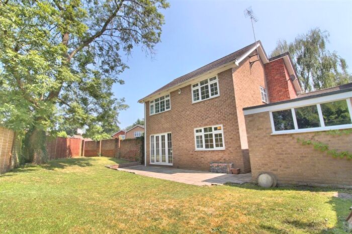 4 Bedroom Detached House To Rent In Yarnton Close, Emmer Green, Reading, RG4