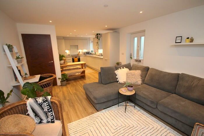 1 Bedroom Flat For Sale In Queens Park Avenue, Bournemouth, BH8