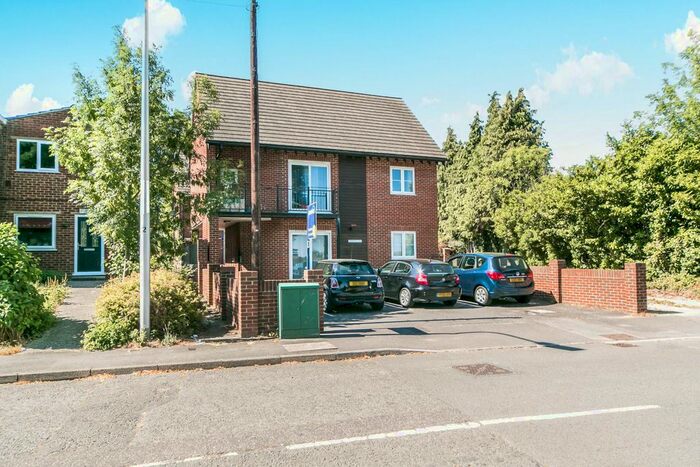1 Bedroom Flat To Rent In Old Bath Road, Calcot, Reading, RG31