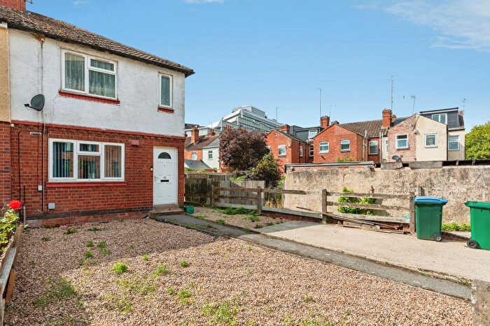 3 Bedroom End Of Terrace House For Sale In Harper Road, Coventry, West Midlands, CV1