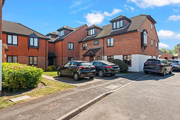 2 Bedroom Flat For Sale In Chelsea Gardens, Cheam, SM3