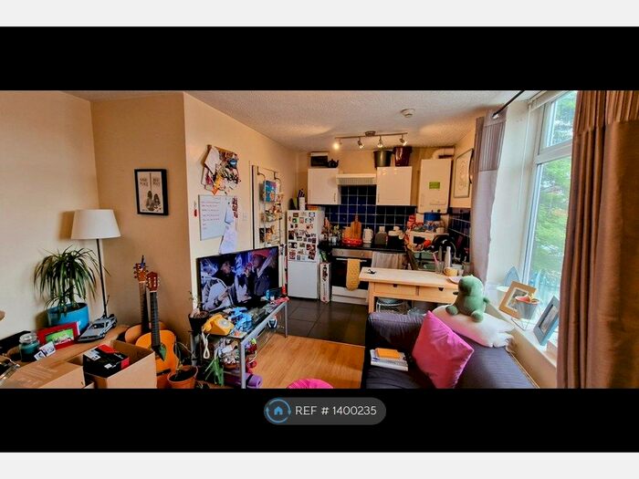 1 Bedroom Flat To Rent In Meanwood Road, Leeds, LS6