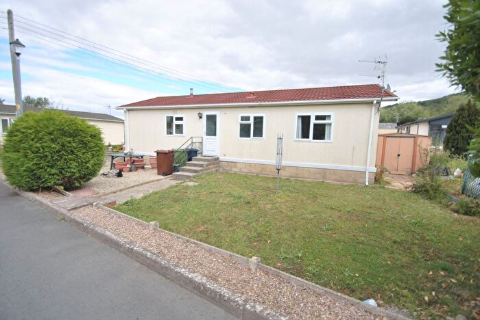 3 Bedroom Mobile/park Home For Sale In Sycamore Crescent, Woodmancote Park Homes, Woodmancote, GL52