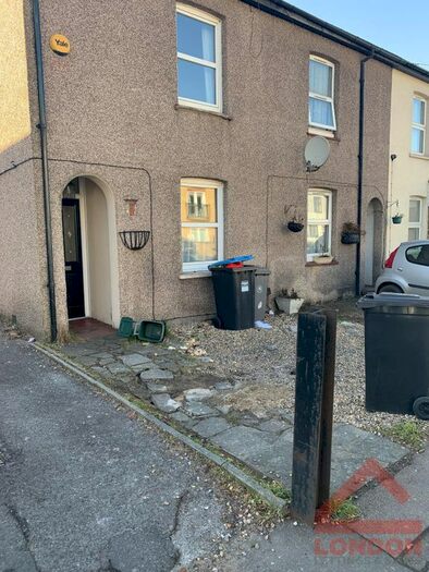 3 Bedroom Terraced House To Rent In Godstone Road, Whyteleafe, CR3