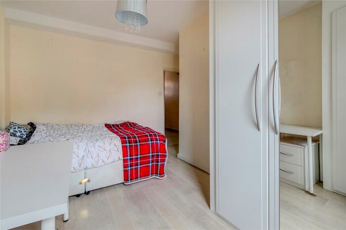 2 Bedroom Apartment To Rent In Camelot House, Camden Park Road, London, NW1
