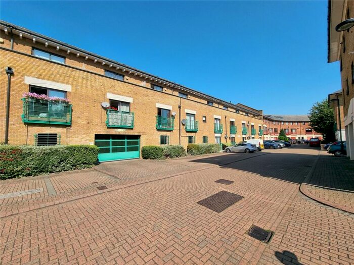 1 Bedroom Apartment To Rent In Plover Way, Surrey Quays, SE16