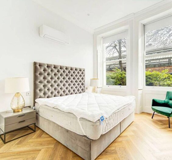 2 Bedroom Flat To Rent In Earls Court, Earls Court, London, SW5