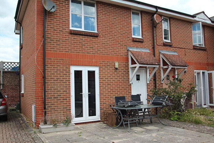 2 Bedroom Semi-Detached House To Rent In North Farm Cottages, Portslade, East Sussex, BN41