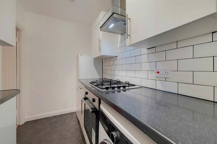 2 Bedroom Flat To Rent In Arlington Lodge, Brixton, London, SW2