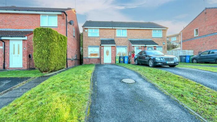 2 Bedroom Town House To Rent In Herriot Drive, Chesterfield, Derbyshire, S40