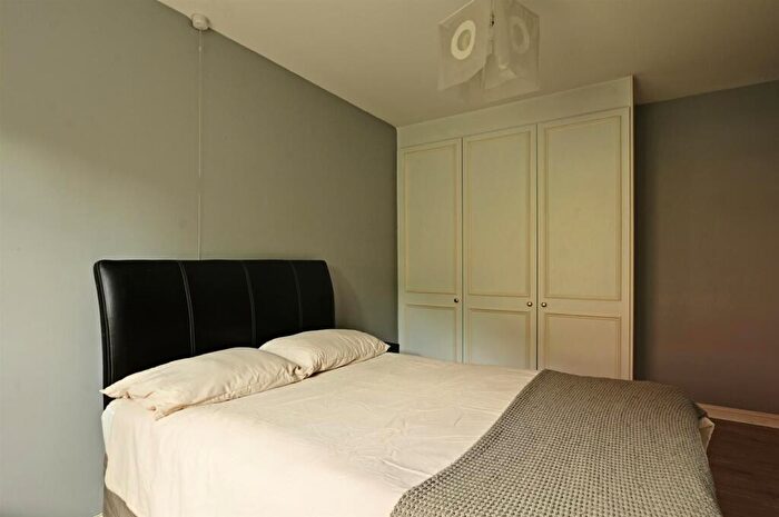 2 Bedroom Flat To Rent In Castle Mews, St. Thomas Street, OX1