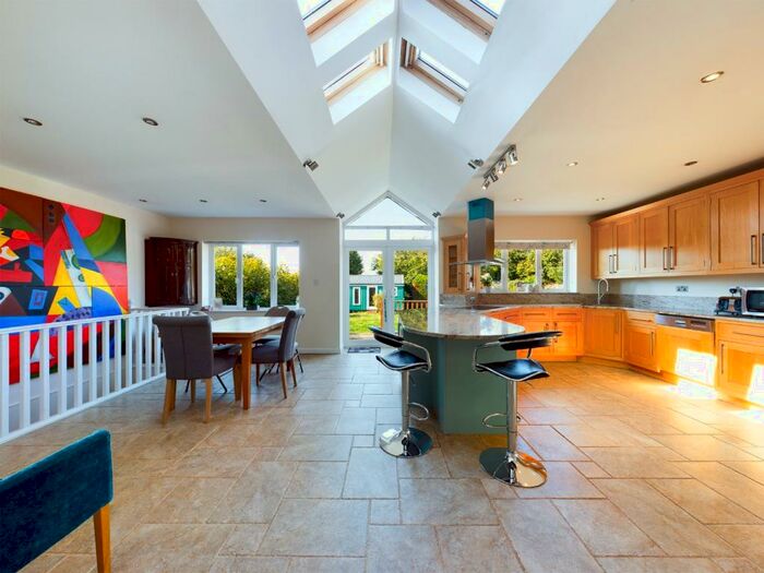 4 Bedroom Detached House To Rent In Belmont Road, Hemel Hempstead, Hertfordshire, HP3