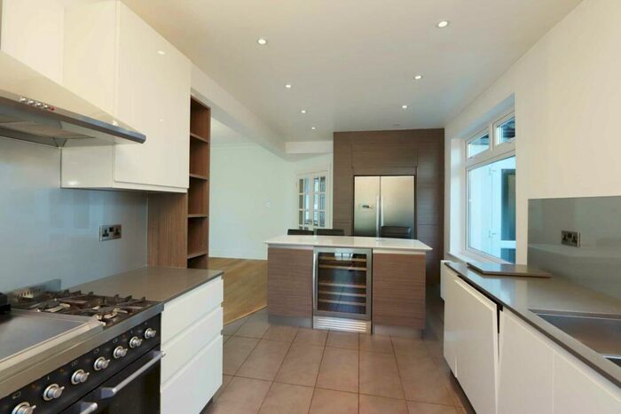 4 Bedroom Semi-Detached House To Rent In Lynwood Drive, Worcester Park, KT4