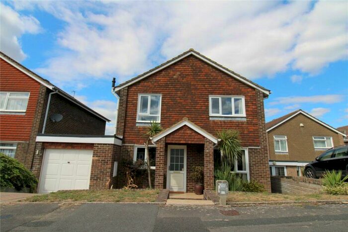 4 Bedroom House To Rent In Sarsen Close, Swindon, SN1