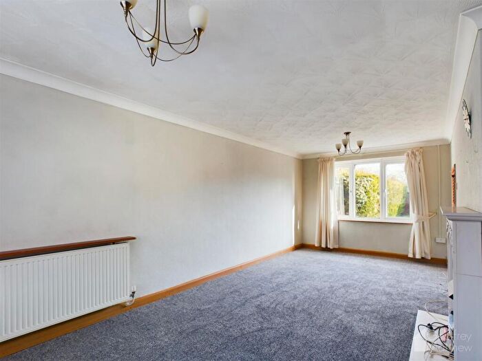 3 Bedroom Semi-Detached House To Rent In Spinning Wheel Mead, Harlow, CM18