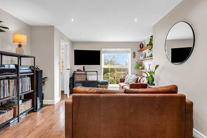 3 Bedroom End Of Terrace House For Sale In Chequers, Welwyn Garden City, AL7