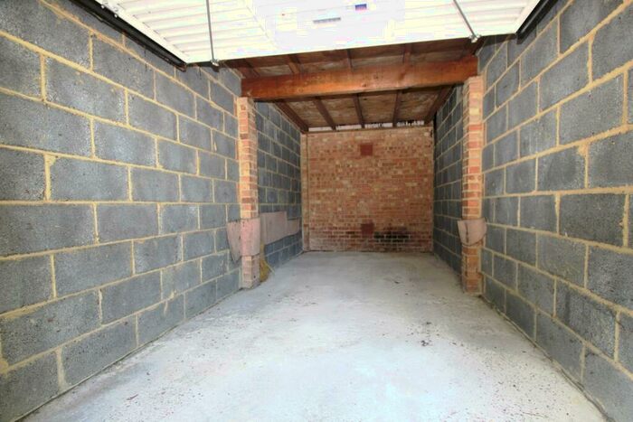 Garage / Parking To Rent In Tavistock Road, Bromley, BR2