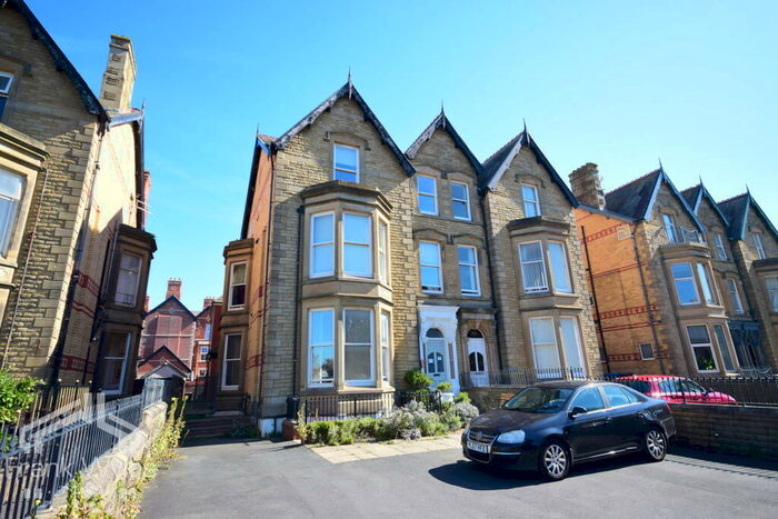 2 Bedroom Flat To Rent In Clifton Drive North, Lytham St Annes, Lancashire, FY8