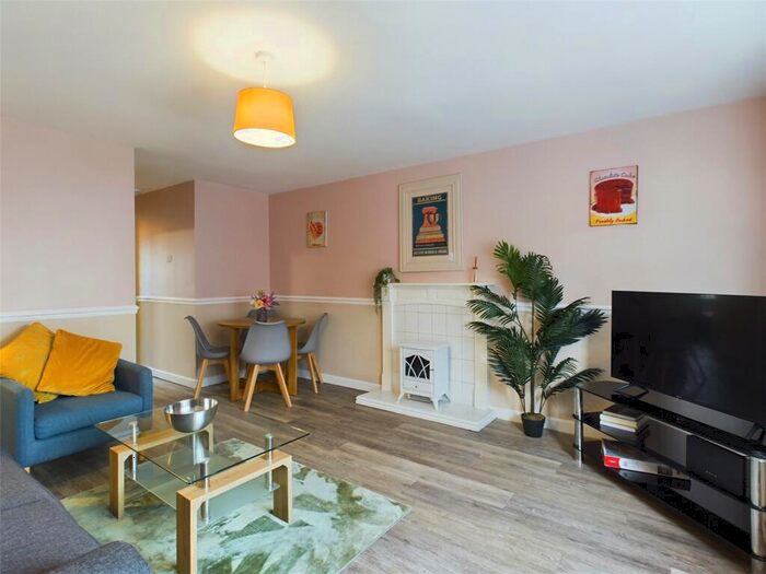 2 Bedroom Apartment To Rent In Bentley Road, Doncaster, South Yorkshire, DN5