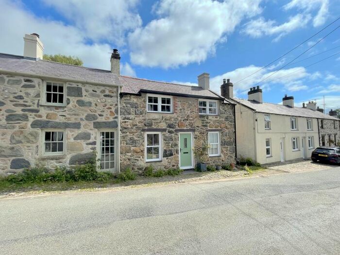 3 Bedroom End Of Terrace House For Sale In Glasinfryn, Bangor, LL57