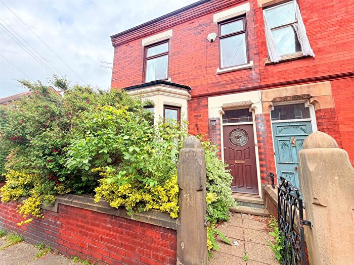 3 Bedroom End Of Terrace House For Sale In Cranworth Street, Stalybridge, SK15