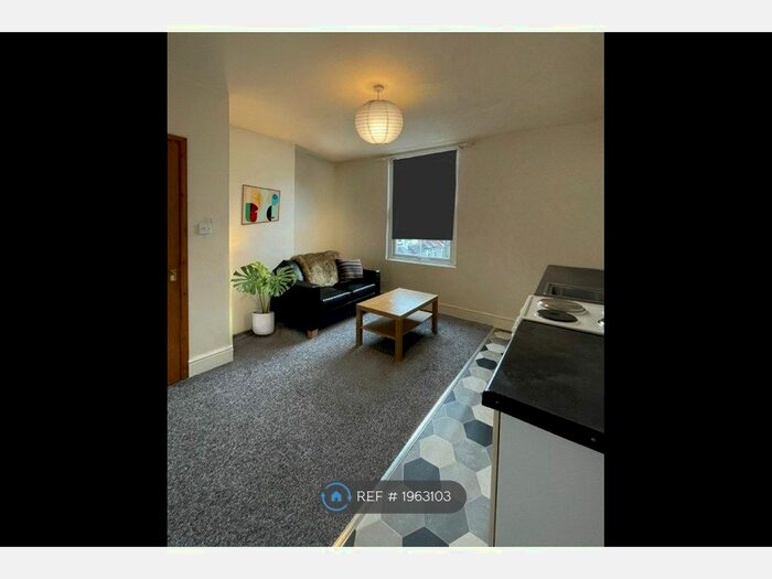 1 Bedroom Flat To Rent In Aston Road, Leeds, LS13