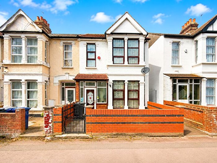 3 Bedroom End Terrace House For Sale In Hambrough Road, Southall, UB1