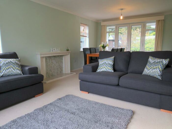 2 Bedroom Apartment To Rent In Shaw Lane, Leeds, LS6