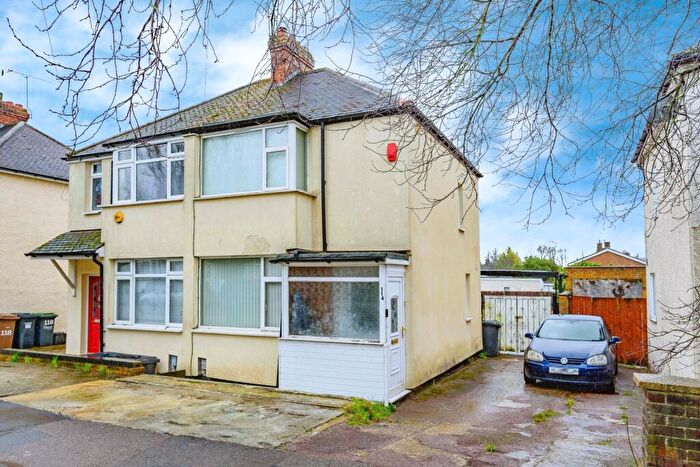 2 Bedroom Semi Detached House For Sale In Fourth Avenue, Luton, Bedfordshire, LU3