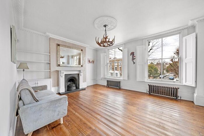 4 Bedroom Maisonette To Rent In Almorah Road, Islington, N1