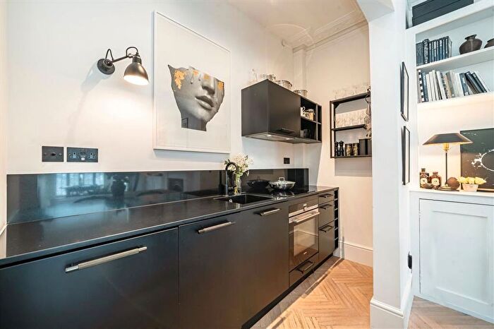 1 Bedroom Flat For Sale In Brackenbury Road, Brackenbury Village, W6