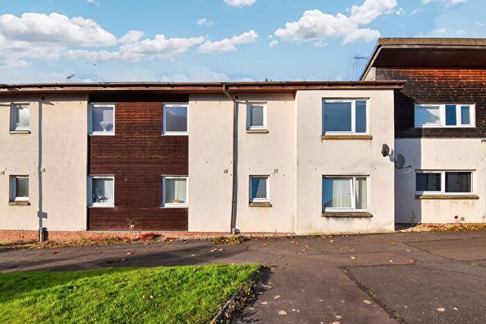 3 Bedroom Flat To Rent In Lennox Court, High Craigends, Kilsyth, Glasgow, G65