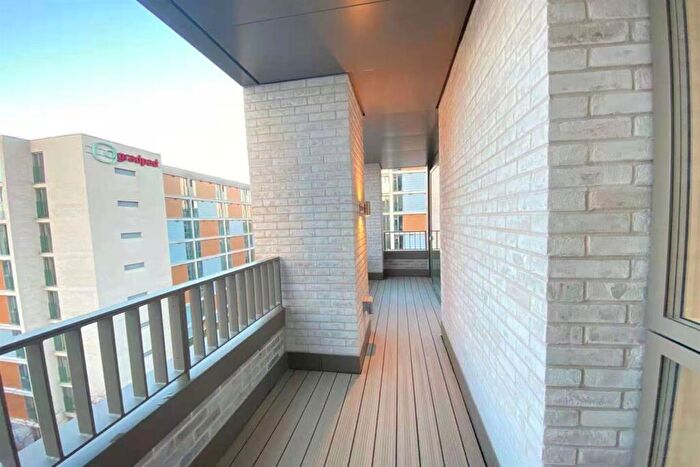 2 Bedroom Apartment To Rent In Duval House, London, SW11