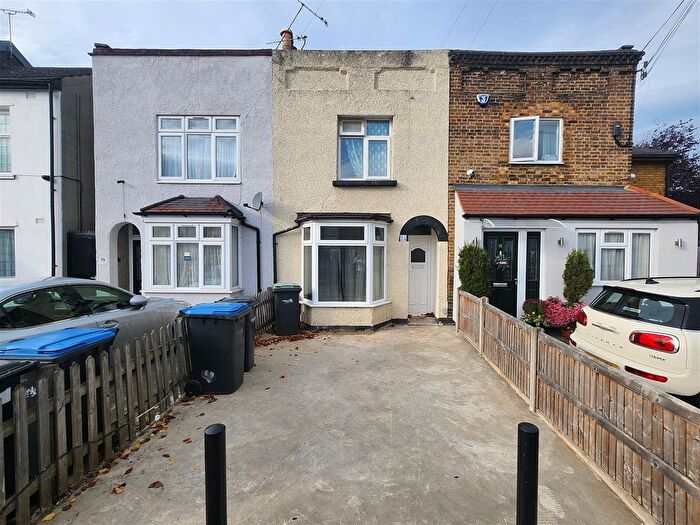 3 Bedroom Terraced House To Rent In Mandeville Road, Enfield, EN3