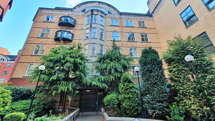 2 Bedroom Apartment To Rent In Venice Court, Samuel Ogden St, M1