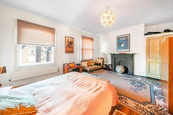 6 Bedroom Terraced House For Sale In Amhurst Road, Stoke Newington, London, N16