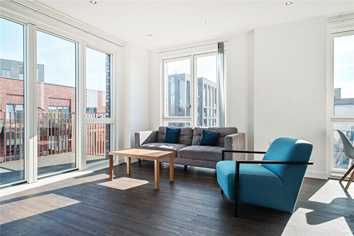 2 Bedroom Flat To Rent In Frobisher Yard, London, E16