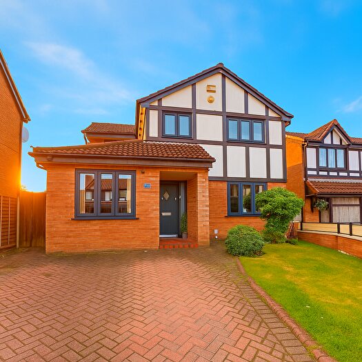 4 Bedroom Detached House For Sale In Saltram Close, Radcliffe, Manchester, M26