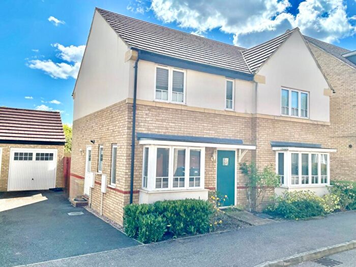 4 Bedroom Detached House For Sale In Sakura Walk, Willen Park, Milton Keynes, MK15