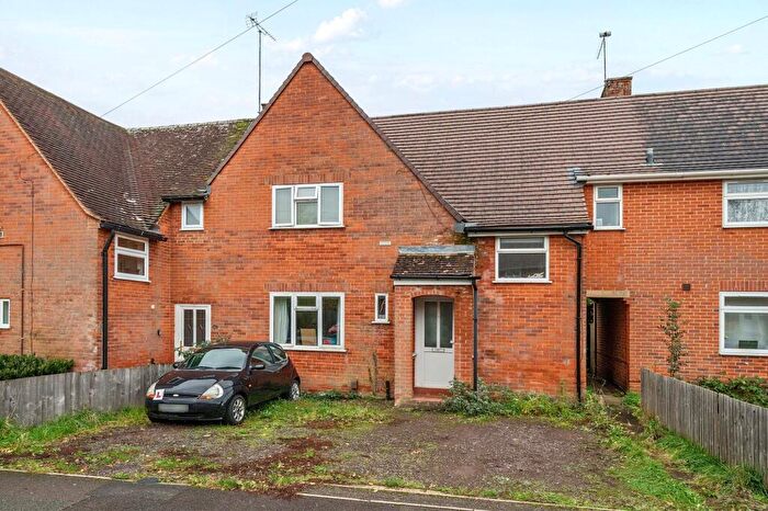 4 Bedroom Semi Detached House To Rent In Stuart Crescent, Winchester, SO22