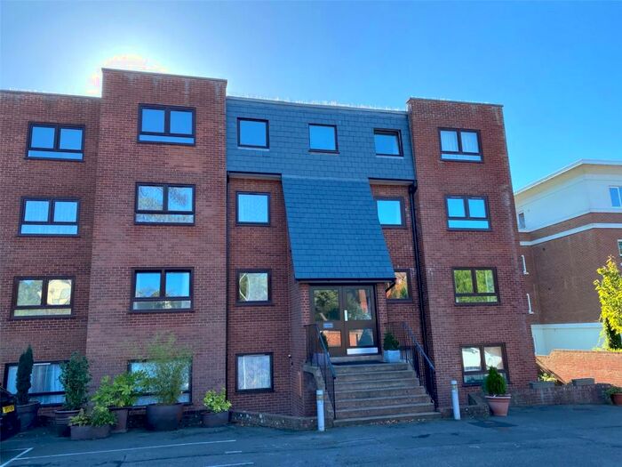 2 Bedroom Flat To Rent In Douglas Avenue, Exmouth, Devon, EX8