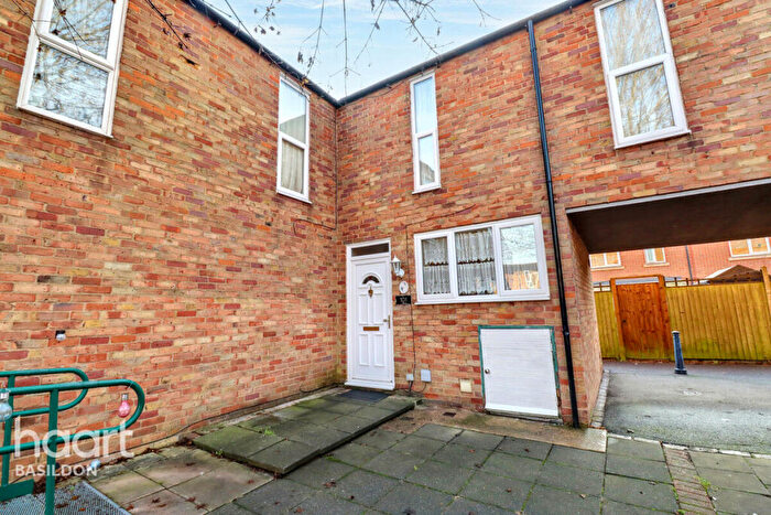 3 Bedroom End Of Terrace House For Sale In Beeston Courts, Basildon, SS15